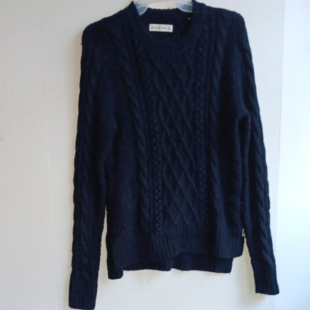 ABERCROMBIE & FITCH NAVY CABLE SWEATER SIZE M
